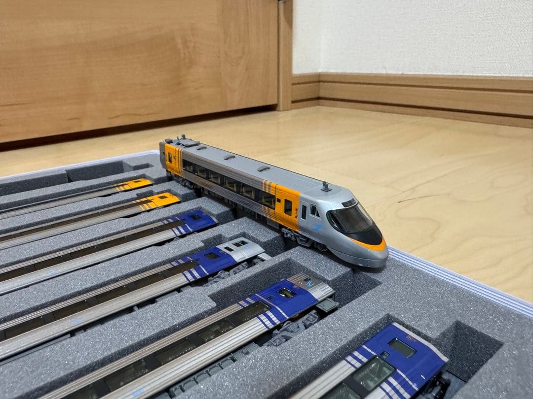 【Nゲージ】【KATO】JR四国8000系　特急しおかぜ/いしづち　フル編成 KATO [10-1939] JR四国8000系「しおかぜ・いしづち」3両セット (N