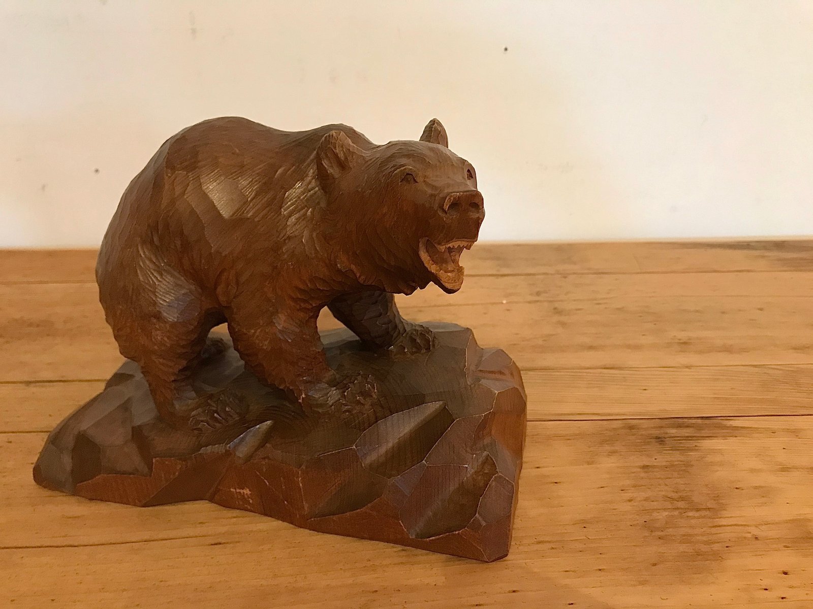 木彫りの熊 | ROOMS